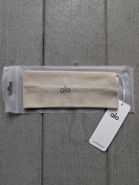 Alo Yoga Headband Cream